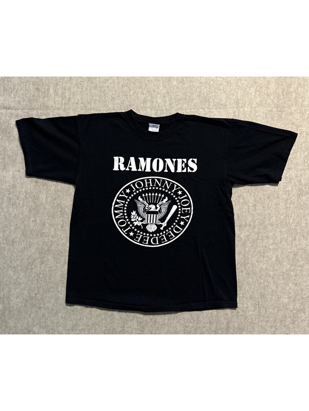 Ramones Presidential Seal T-Shirt Black Size Medium? Boxy